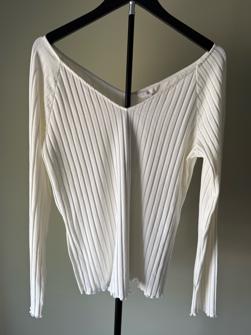 NWT Banana Republic White Ribbed Wide V-Neck Top SZ L 19 " P2P